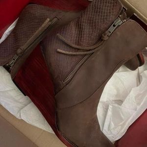 Johnny Ringo size 10 B new